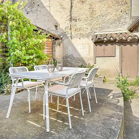 Lx120 T2 Au Pied De La Cite Vue Sur Les Remparts *