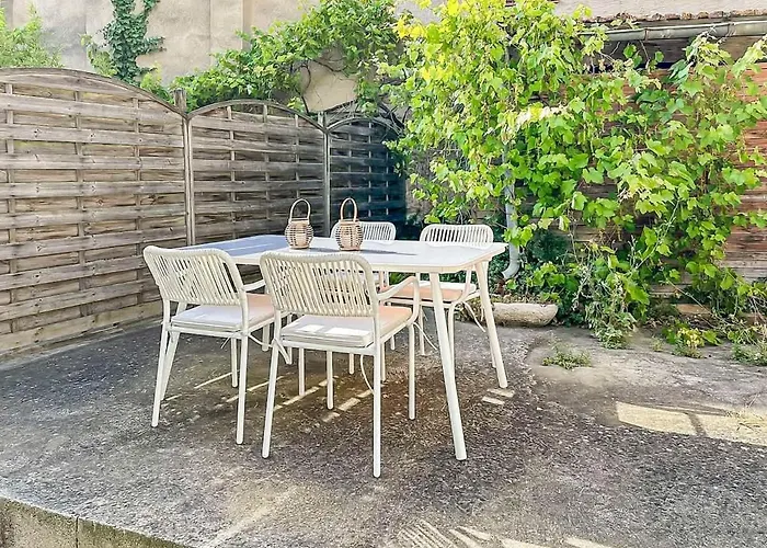 Appartement Lx120 T2 Au Pied De La Cite Vue Sur Les Remparts *
